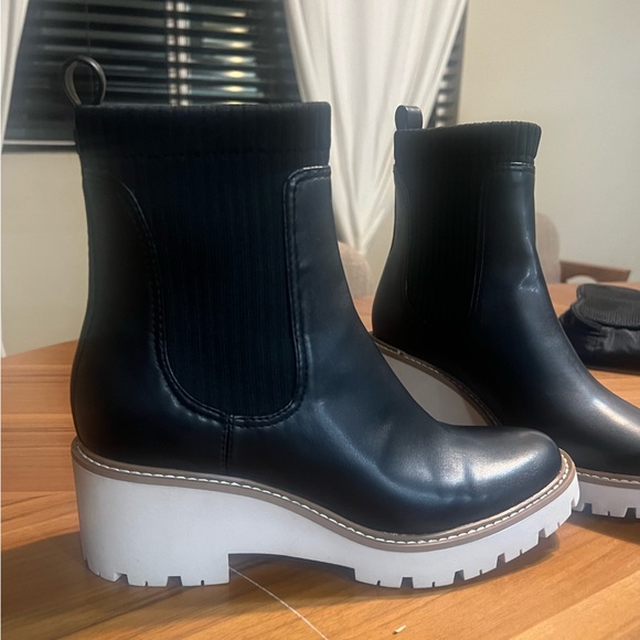 Never worn Steve Madden boots - Picture 4 of 4